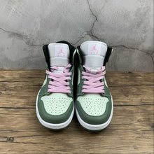 Cargar imagen en el visor de la galería, Air Jordan 1 Mid SE Dutch Green Black Barely Green (2021) CZ0774 300