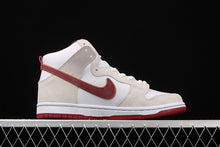 Cargar imagen en el visor de la galería, SB Dunk High Pro Lile Team Crimson Wheat Lile CV9499-100