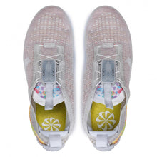 Cargar imagen en el visor de la galería, Air VaporMax 2020 FK Light Bone White Grey Fog Sail CW1765 003