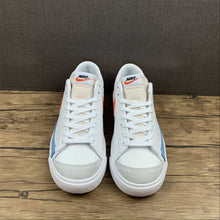 Cargar imagen en el visor de la galería, Blazer Low 77 White Orange-University Gold DC4769 105