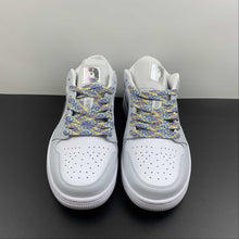 Cargar imagen en el visor de la galería, Air Jordan 1 Low SE White Metallic Silver-White DX6070-101