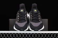 Cargar imagen en el visor de la galería, Adidas UltraBoost 21 Black Silver