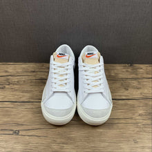 Cargar imagen en el visor de la galería, Blazer Low 77 Vintage White Black DA6364-100