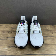 Cargar imagen en el visor de la galería, Adidas UltraBoost 22 White Black GW1915