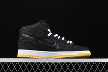 Cargar imagen en el visor de la galería, Dunk High Pro SB Black Black-White-Laser Orange 305050-034