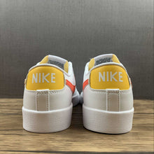 Cargar imagen en el visor de la galería, Blazer Low 77 White Orange-University Gold DC4769 105