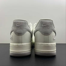 Cargar imagen en el visor de la galería, Air Force 1 07 “NYC” Beige Grey