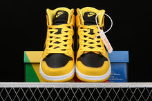 Cargar imagen en el visor de la galería, SB Dunk High Pro Black Yellow