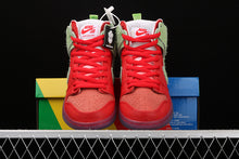 Cargar imagen en el visor de la galería, SB Dunk High Pro QS Strawberry Cough University Red Spinach Green CW7093-600