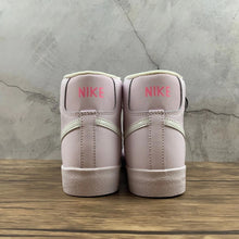 Cargar imagen en el visor de la galería, Blazer Mid 77 Digital Pink CZ0376-500