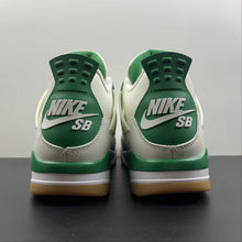 Cargar imagen en el visor de la galería, Air Jordan 4 Retro SP Sail White-Pine Green x Nike SB DR5415-103