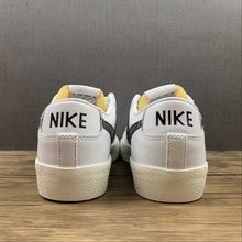 Cargar imagen en el visor de la galería, Blazer Low 77 Vintage White Black DA6364-100