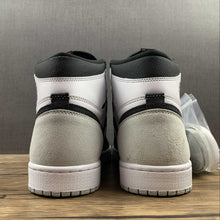 Cargar imagen en el visor de la galería, Air Jordan 1 Retro High OG Black White Grey (2021) 555088-108