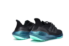 Cargar imagen en el visor de la galería, Adidas UltraBoost 22 “Core Black” Black Black