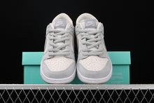Cargar imagen en el visor de la galería, SB Dunk Low TRD Beige White Jade AR0778-006