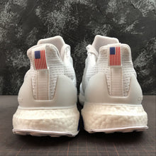 Cargar imagen en el visor de la galería, Adidas UltraBoost Undefeated Usa