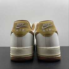 Cargar imagen en el visor de la galería, Air Force 1 07 LV8 2 White Brown CW3388-204