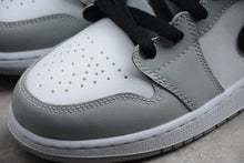 Cargar imagen en el visor de la galería, Air Jordan 1 Mid (GS) Lt Smoke Grey-Black-White