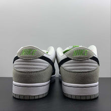 Cargar imagen en el visor de la galería, SB Dunk Low PRO Medium Grey Black-White