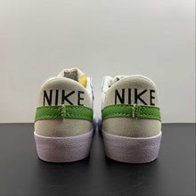Cargar imagen en el visor de la galería, Blazer Low 77 Jumbo White Leaf Green-White