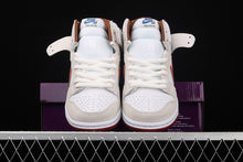Cargar imagen en el visor de la galería, SB Dunk High Pro Lile Team Crimson Wheat Lile CV9499-100