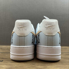 Cargar imagen en el visor de la galería, Air Force 1 07 SU19 “Butterflies” Gray Gold Colour