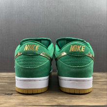 Cargar imagen en el visor de la galería, SB Dunk Low PRO “St Patrick’s Day” Green Gold White BQ6817-303