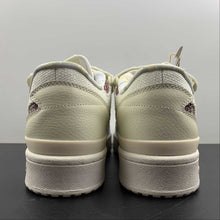 Cargar imagen en el visor de la galería, Adidas Forum 84 Low White Beige Blue T GX2174