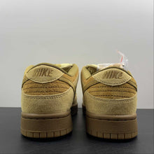 Cargar imagen en el visor de la galería, SB Dunk Low TRD QS Dune Twig-Wheat-Gum Med Brown