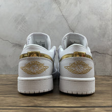 Cargar imagen en el visor de la galería, Air Jordan 1 Low SE White Metallic Gold-White CZ4776-100