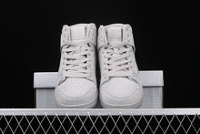 Cargar imagen en el visor de la galería, SB Dunk High Pro QS Reigning Champ LT Grey AA2266-600
