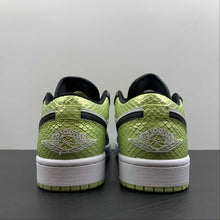 Cargar imagen en el visor de la galería, Air Jordan 1 Low SE Black Black Cyber White DX4446-301