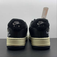 Cargar imagen en el visor de la galería, Air Force 1 07 LV8 “GoodBye 82” Black White DO5220-168
