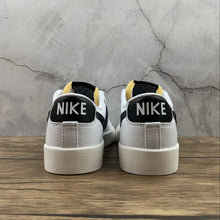 Cargar imagen en el visor de la galería, Blazer Low 77 White Black-Sail-White DC4769-102