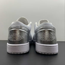 Cargar imagen en el visor de la galería, Air Jordan 1 Low SE White Metallic Silver-White DX6070-101