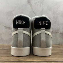 Cargar imagen en el visor de la galería, Blazer Mid 77 Vintage SE Wild College Grey Light Bone