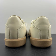 Cargar imagen en el visor de la galería, Adidas Bw Army Cream White