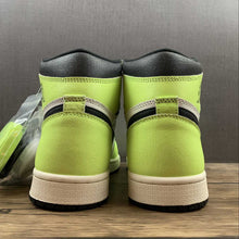 Cargar imagen en el visor de la galería, Air Jordan 1 Retro High OG Volt Black-White (2021) 555088-702