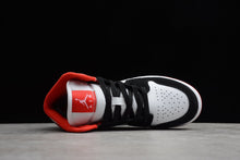 Cargar imagen en el visor de la galería, Air Jordan 1 Mid (GS) University Red-Black-White
