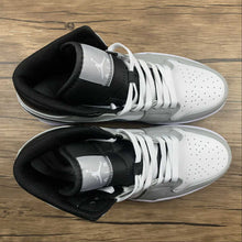 Cargar imagen en el visor de la galería, Air Jordan 1 Mid Lt Smoke Grey White Anthracite (2021) 554724-078