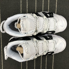 Cargar imagen en el visor de la galería, Air More Uptempo x LV Denim Black White 902290-105