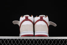 Cargar imagen en el visor de la galería, SB Dunk High Pro Lile Team Crimson Wheat Lile CV9499-100