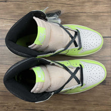 Cargar imagen en el visor de la galería, Air Jordan 1 Retro High OG Volt Black-White (2021) 555088-702