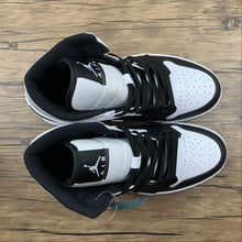 Cargar imagen en el visor de la galería, Air Jordan 1 Mid Black White-LT Smoke Grey 554724 073