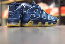Cargar imagen en el visor de la galería, Air More Uptempo 96 ‘Obsidian Gum' Dark Blue White Gum 921948-400