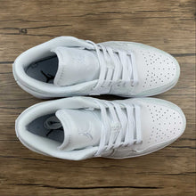 Cargar imagen en el visor de la galería, Air Jordan 1 Low Light Turns Purple White 553558-130