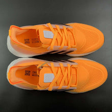 Cargar imagen en el visor de la galería, Adidas UltraBoost 22 Vibrant Orange Black Milk HR1029