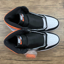 Cargar imagen en el visor de la galería, Air Jordan 1 Retro High OG Black Toe Shaped Blackboard (2021) 555088-180