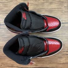 Cargar imagen en el visor de la galería, Air Jordan 1 Retro High OG Bred Patent Black White-Varsity Red (2021) 555088-063