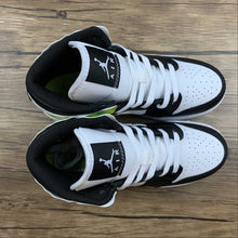 Cargar imagen en el visor de la galería, Air Jordan 1 Mid SE GS Black White Team Orange 2021 DJ6563 038